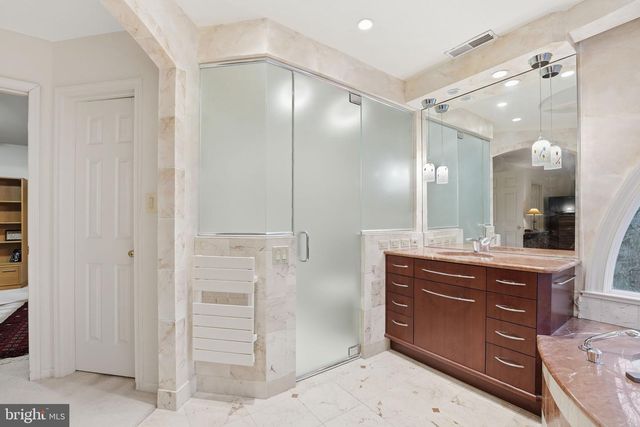 9614 CINNAMON CREEK DR, Vienna, VA 22182