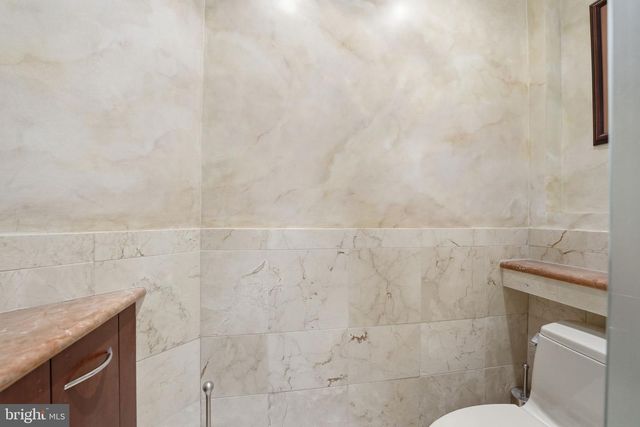 9614 CINNAMON CREEK DR, Vienna, VA 22182