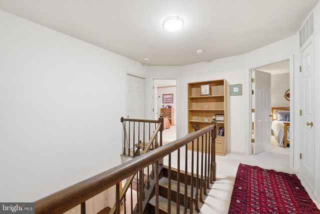 9614 CINNAMON CREEK DR, Vienna, VA 22182