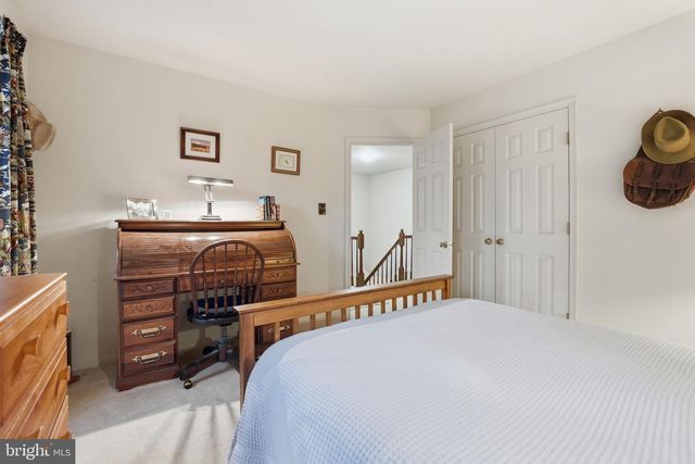 9614 CINNAMON CREEK DR, Vienna, VA 22182