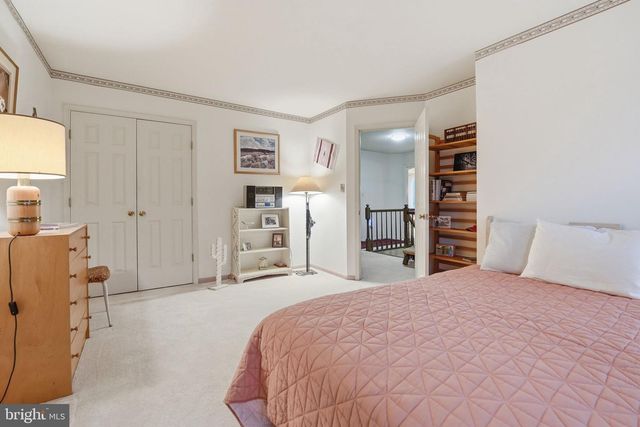 9614 CINNAMON CREEK DR, Vienna, VA 22182