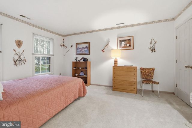 9614 CINNAMON CREEK DR, Vienna, VA 22182