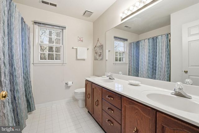 9614 CINNAMON CREEK DR, Vienna, VA 22182