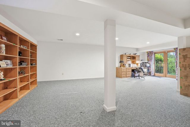 9614 CINNAMON CREEK DR, Vienna, VA 22182