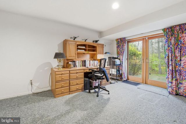 9614 CINNAMON CREEK DR, Vienna, VA 22182