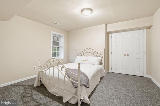 9614 CINNAMON CREEK DR, Vienna, VA 22182