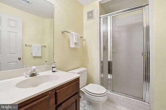 9614 CINNAMON CREEK DR, Vienna, VA 22182