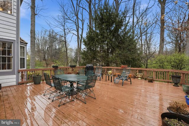 9614 CINNAMON CREEK DR, Vienna, VA 22182