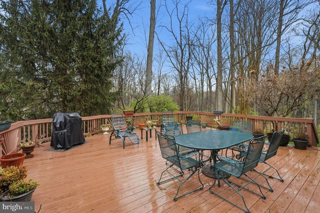 9614 CINNAMON CREEK DR, Vienna, VA 22182