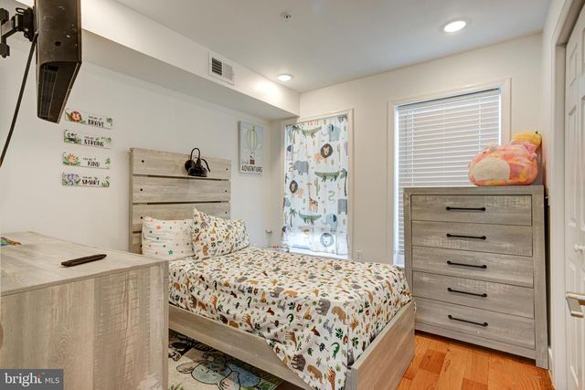 2611 S MARSHALL ST, Philadelphia, PA 19148
