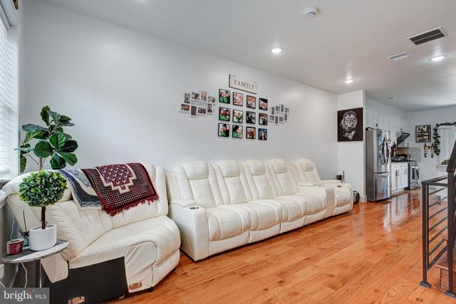 2611 S MARSHALL ST, Philadelphia, PA 19148