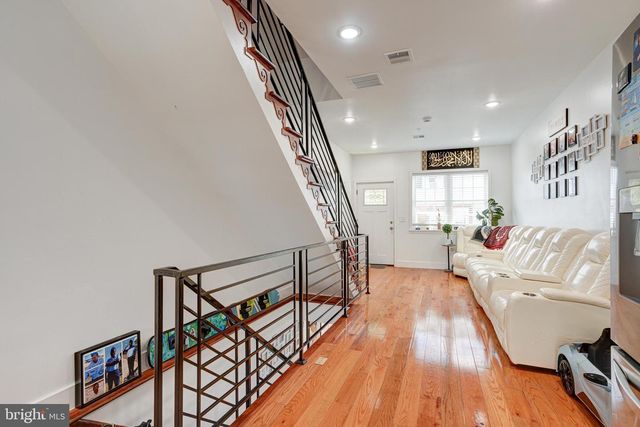 2611 S MARSHALL ST, Philadelphia, PA 19148