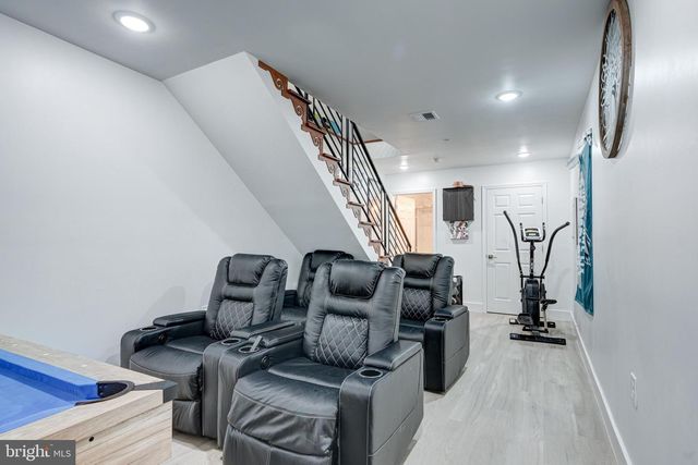 2611 S MARSHALL ST, Philadelphia, PA 19148