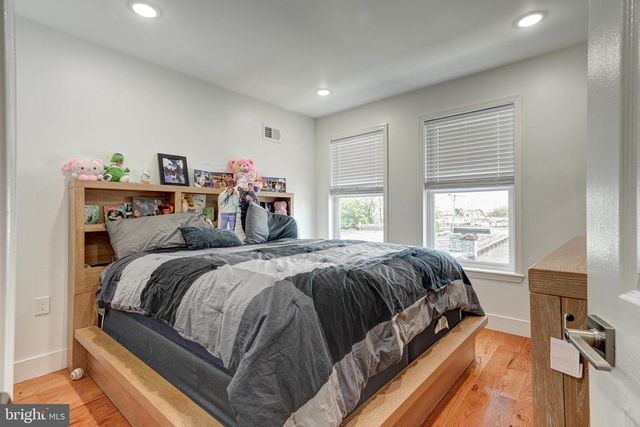 2611 S MARSHALL ST, Philadelphia, PA 19148