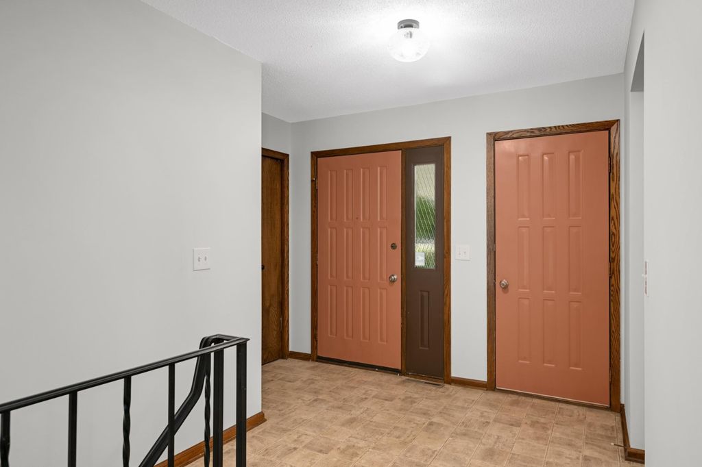 6775 W 192nd Avenue, Eden Prairie, MN 55346 — photo 4