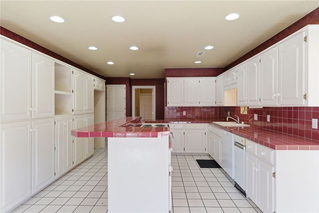 2164 S Hunt Lane, Fayetteville, AR 72701