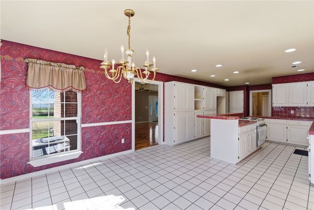 2164 S Hunt Lane, Fayetteville, AR 72701