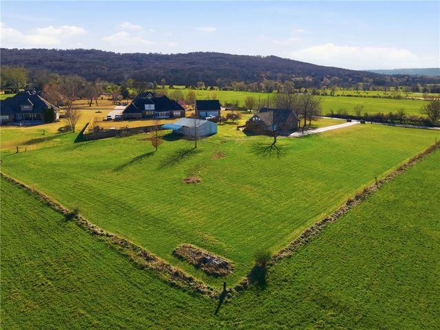 2164 S Hunt Lane, Fayetteville, AR 72701