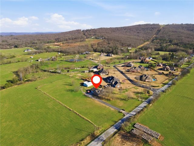 2164 S Hunt Lane, Fayetteville, AR 72701