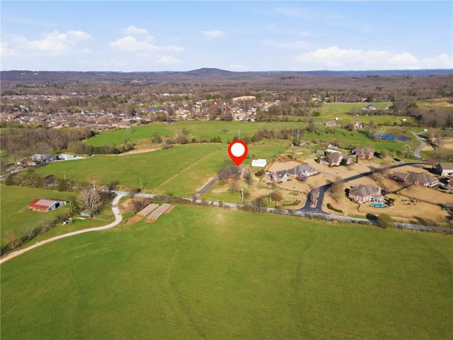 2164 S Hunt Lane, Fayetteville, AR 72701