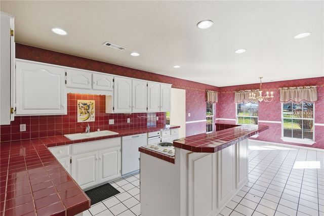 2164 S Hunt Lane, Fayetteville, AR 72701