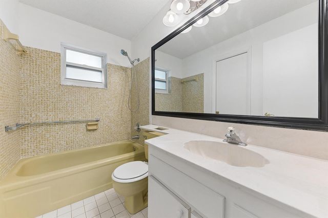 804 SW 15th Street, Boynton Beach, FL 33426