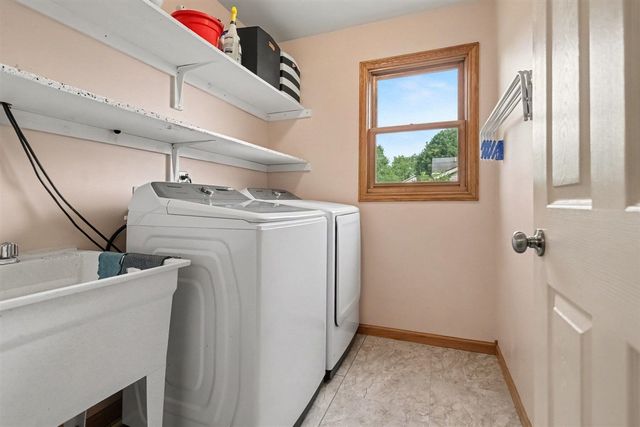 6647 Whitehorse Avenue, Kalamazoo, MI 49048