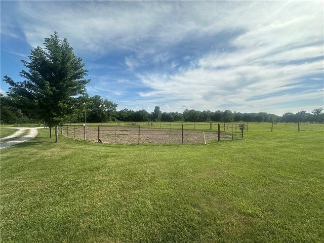 24355 Jingo Road, Bucyrus, KS 66013