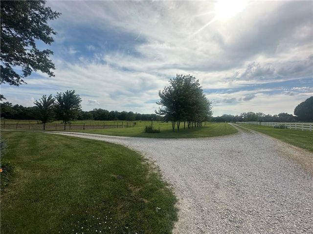 24355 Jingo Road, Bucyrus, KS 66013