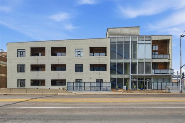 360 W Pershing Road 190, Kansas City, MO 64108