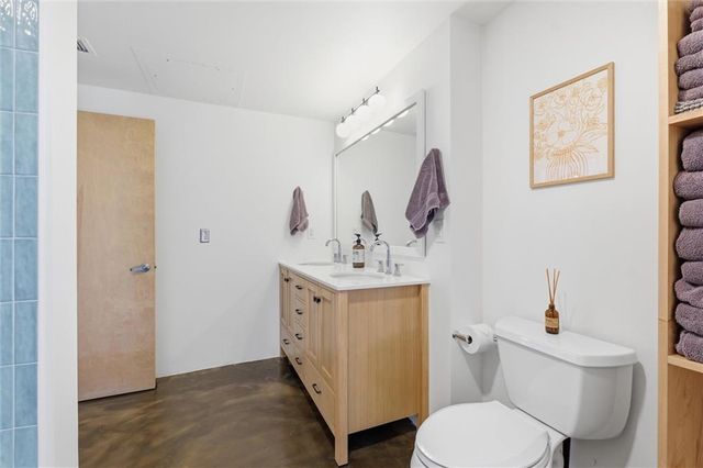 360 W Pershing Road 190, Kansas City, MO 64108