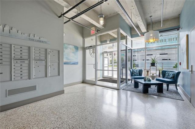 360 W Pershing Road 190, Kansas City, MO 64108