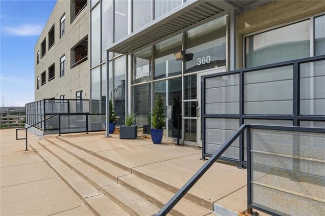360 W Pershing Road 190, Kansas City, MO 64108