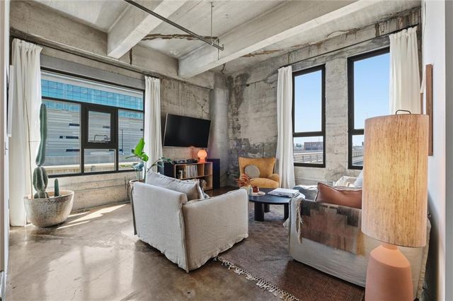 360 W Pershing Road 190, Kansas City, MO 64108