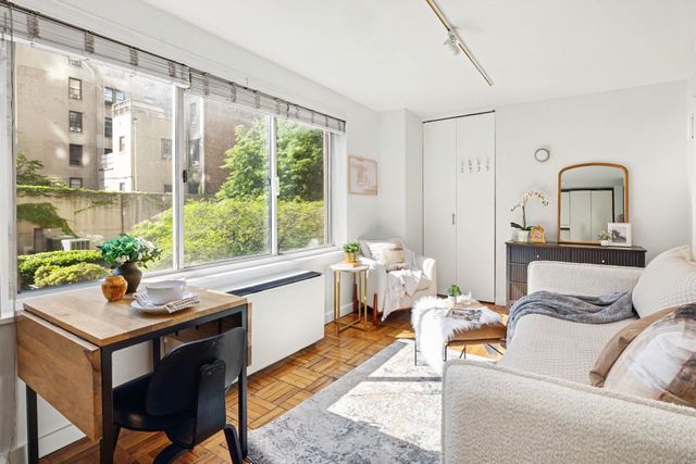 201 W 70th St Apt 2L, New York City, NY 10023