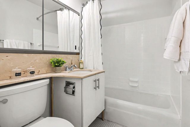 201 W 70th St Apt 2L, New York City, NY 10023
