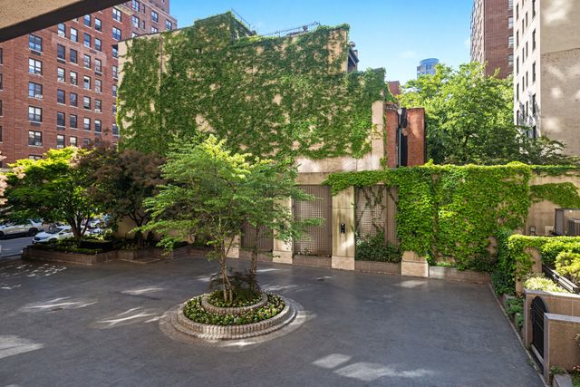 201 W 70th St Apt 2L, New York City, NY 10023