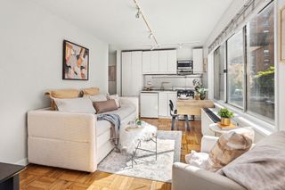 201 W 70th St Apt 2L, New York City, NY 10023