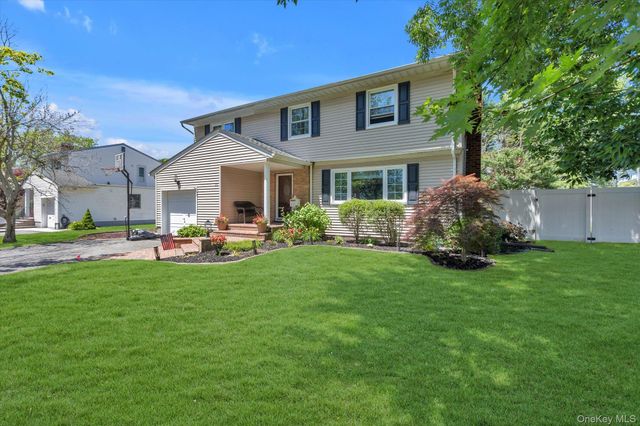 25 Arrowwood Lane, Melville, NY 11747