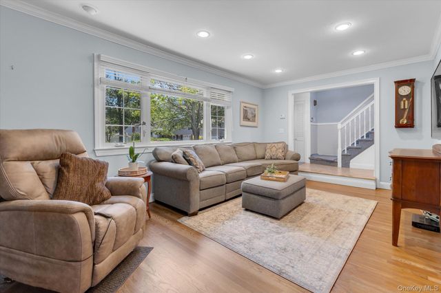 25 Arrowwood Lane, Melville, NY 11747