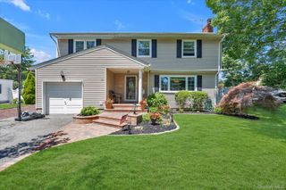 25 Arrowwood Lane, Melville, NY 11747