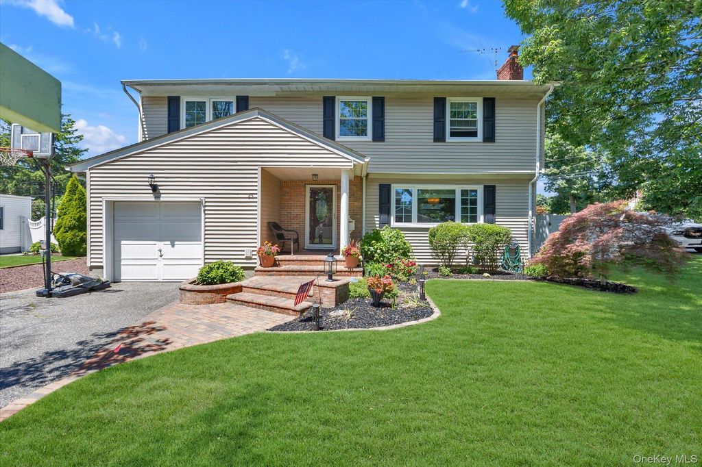 25 Arrowwood Lane, Melville, NY 11747