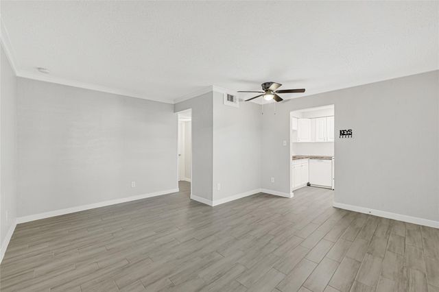 107 E Willowick Avenue 4, Friendswood, TX 77546