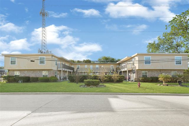 107 E Willowick Avenue 4, Friendswood, TX 77546