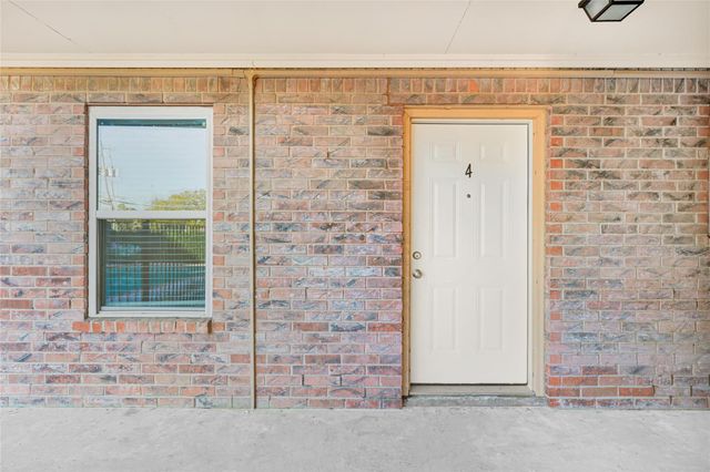 107 E Willowick Avenue 4, Friendswood, TX 77546