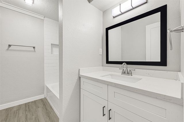 107 E Willowick Avenue 4, Friendswood, TX 77546