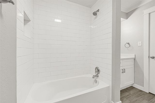 107 E Willowick Avenue 4, Friendswood, TX 77546