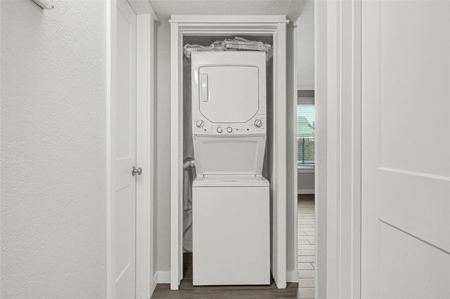 107 E Willowick Avenue 4, Friendswood, TX 77546