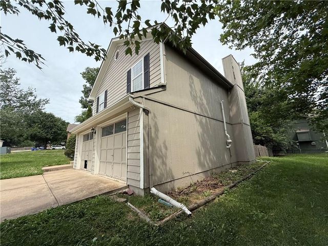 1500 NE Bronze Drive, Lee's Summit, MO 64086