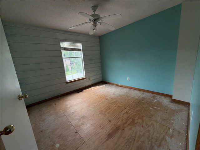 1500 NE Bronze Drive, Lee's Summit, MO 64086